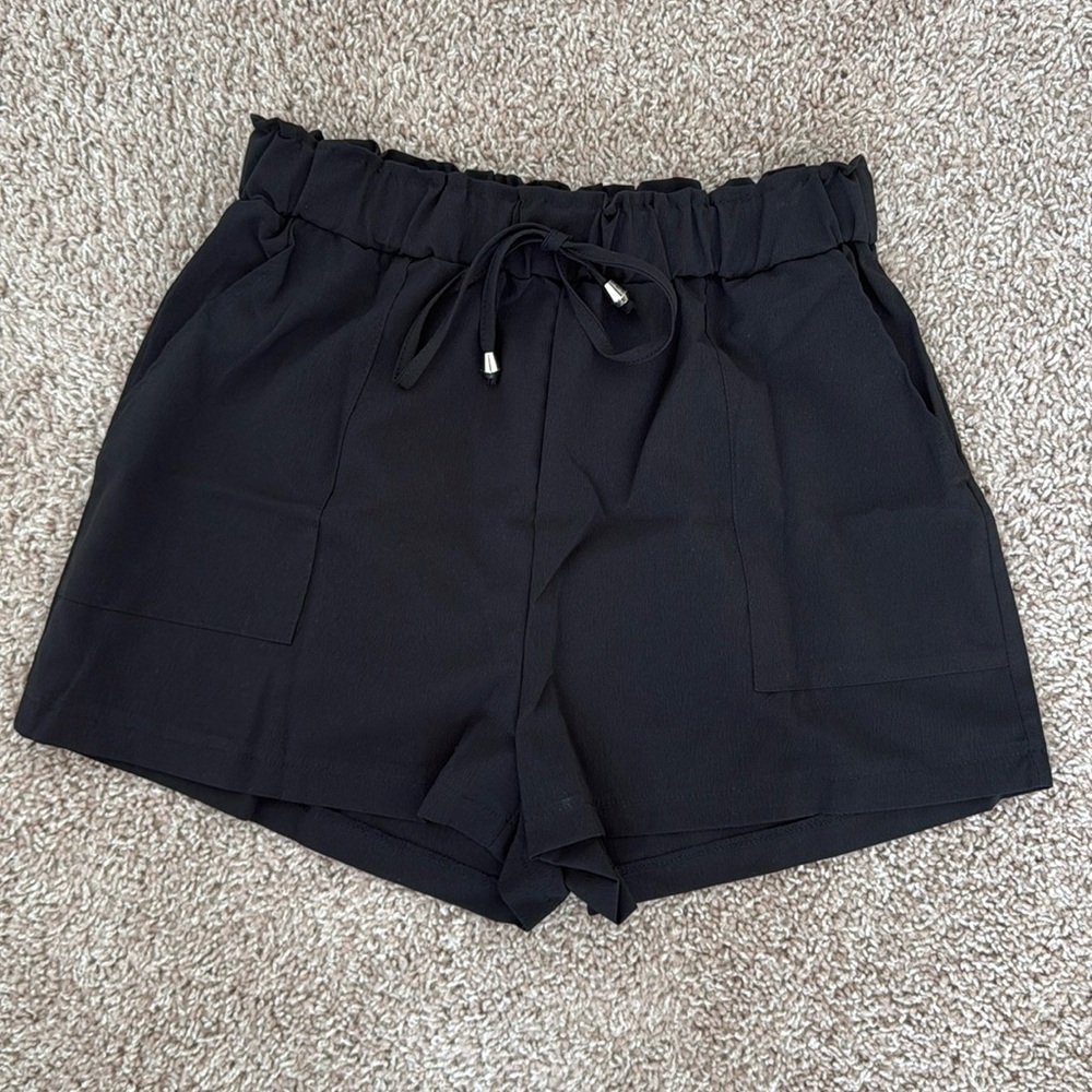 Drawstring Black Shorts with Pockets